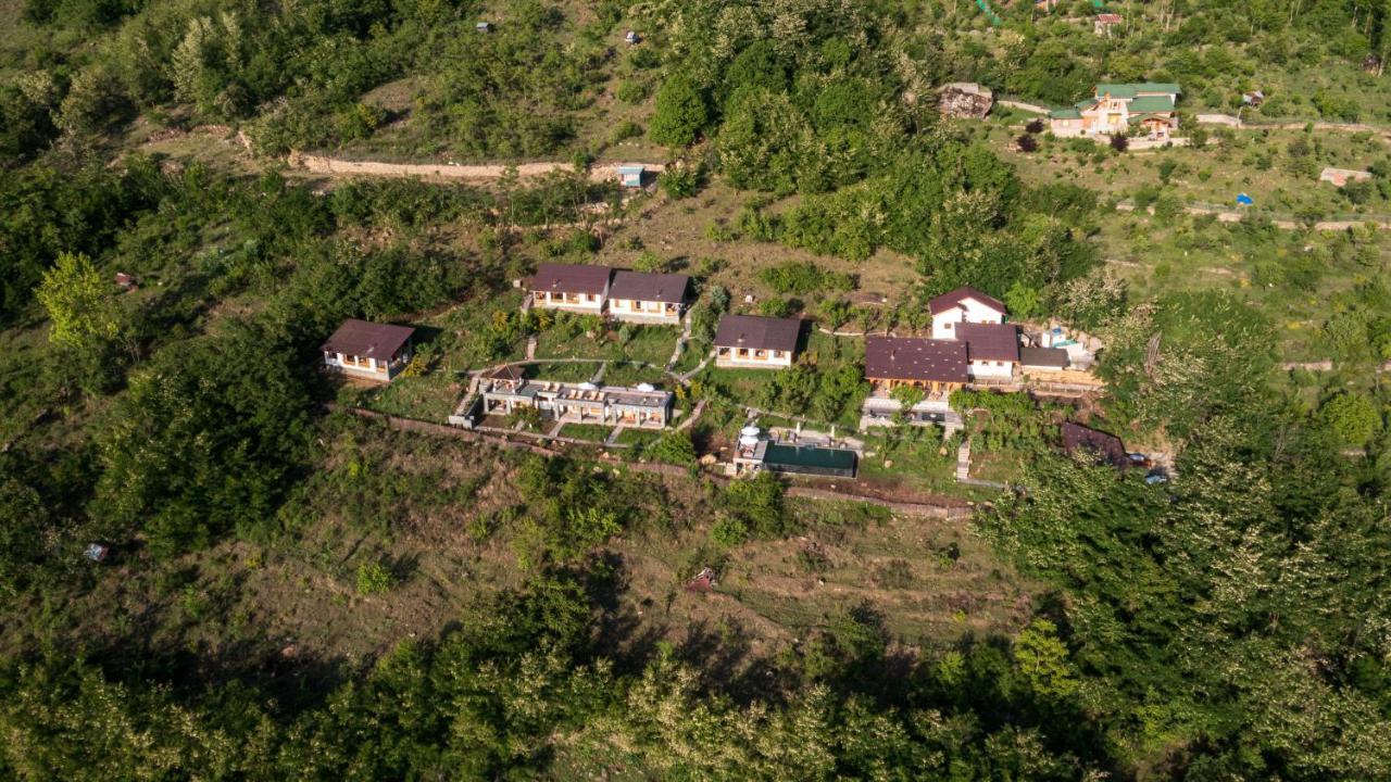 Qayaam Gah Hotel Srinagar  Exterior photo